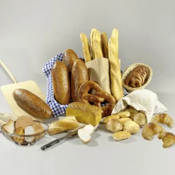 Best DecoWoerner Brezeln Lebensmittel-Attrappe, Pack à 3 Stück braun