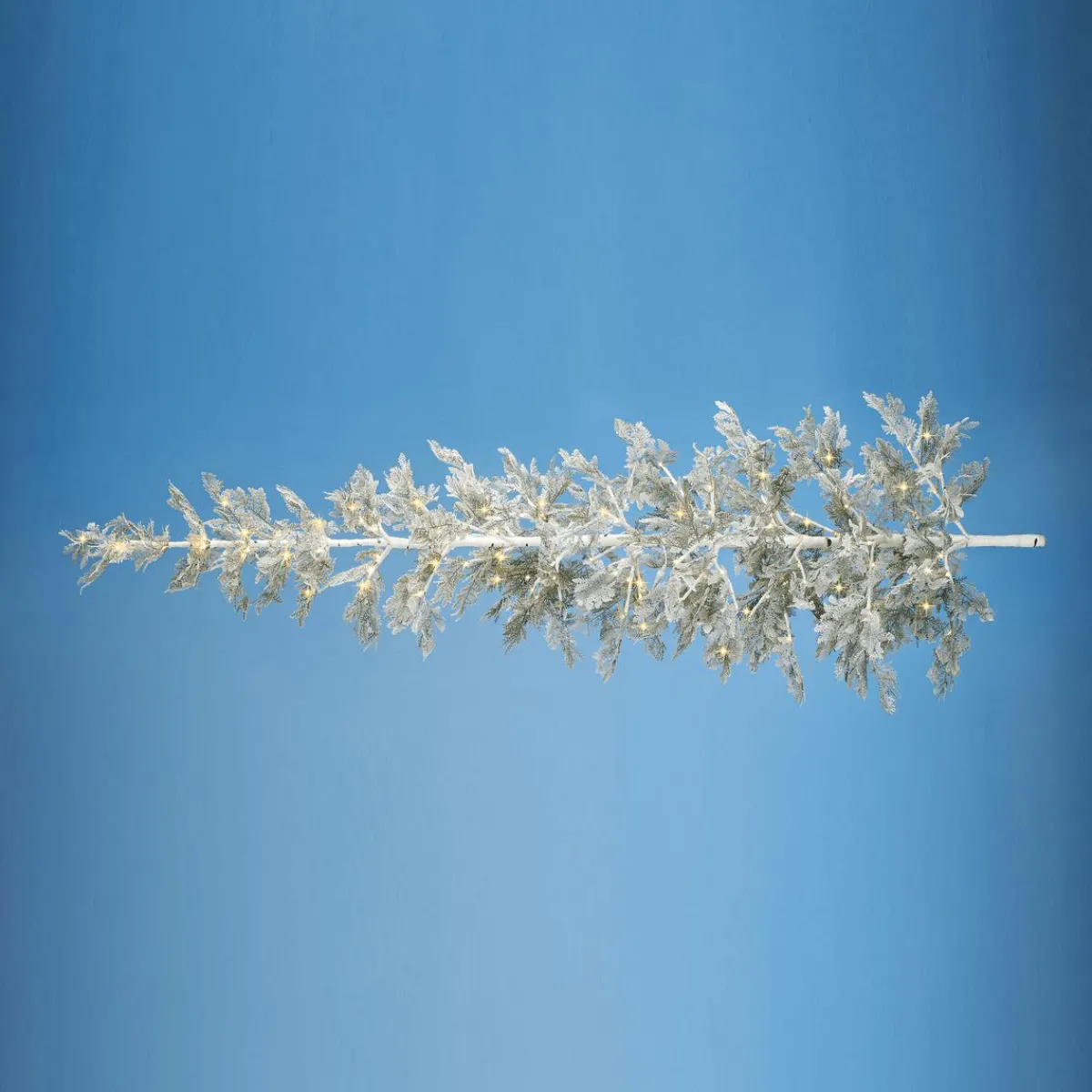 Discount DecoWoerner Hängender, Künstlicher Weihnachtsbaum Zeder Mit Beeisten Nadeln Und LED 300 Cm weiß