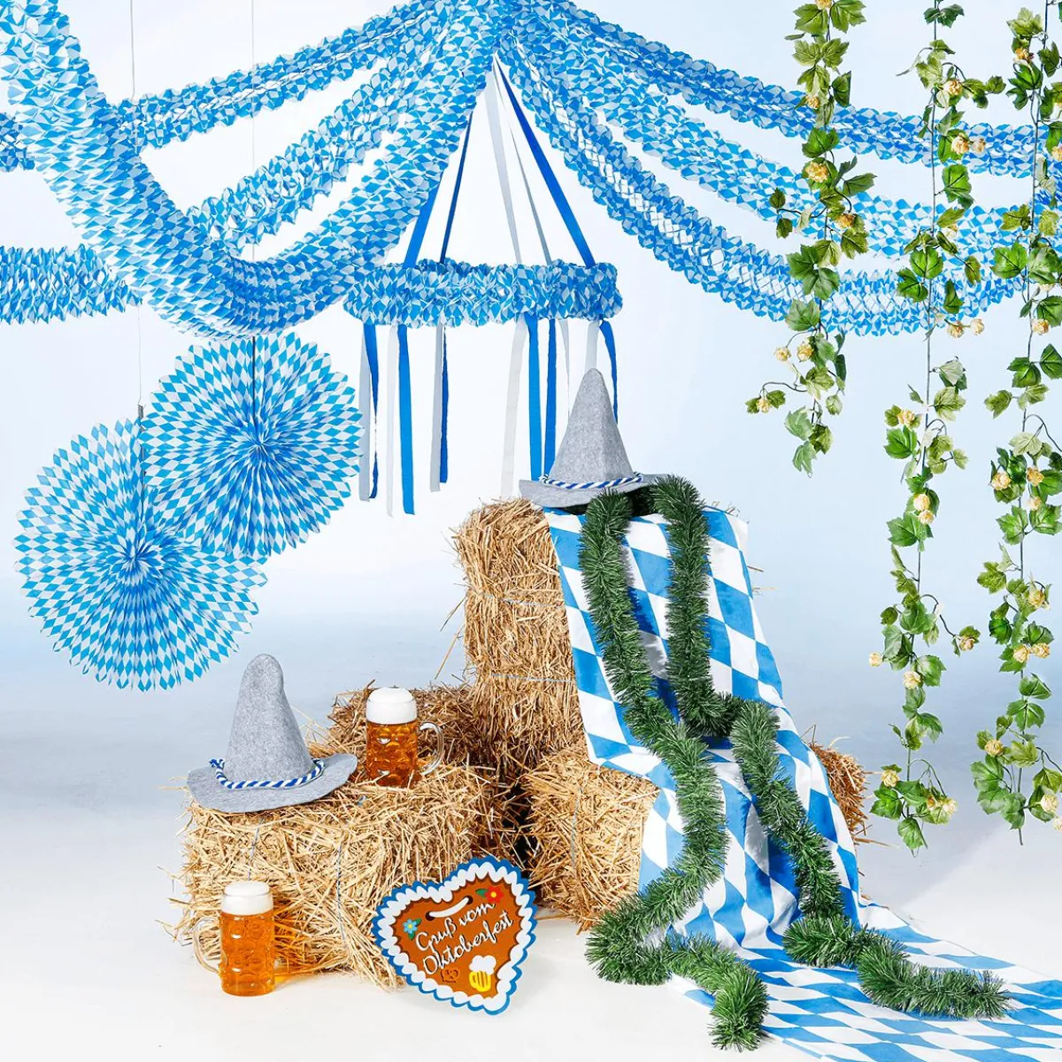 Clearance DecoWoerner Kartonherz-Hänger "Oktoberfest" mehrfarbig