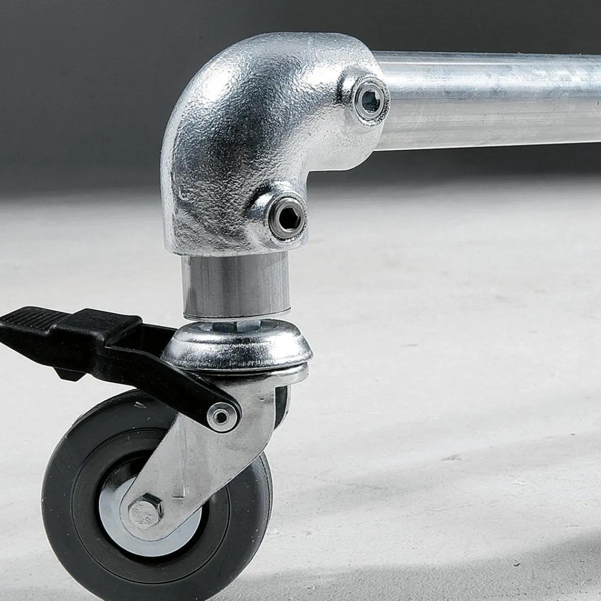 Best DecoWoerner Kleiderständer Mit Rollen FACTORY 160 Cm silber