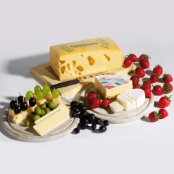 Best DecoWoerner Käse Trauben Spieß Lebensmittel-Attrappe blau