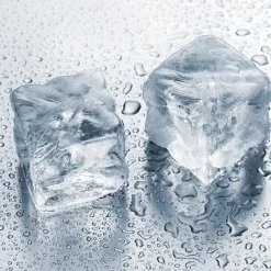 DecoWoerner Kunststoff-Eiswürfel Lebensmittelecht, 12 Stück transparent