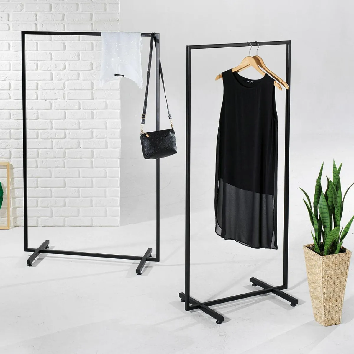 Discount DecoWoerner Metall-Kleiderständer NOVUS, , 145 Cm schwarz