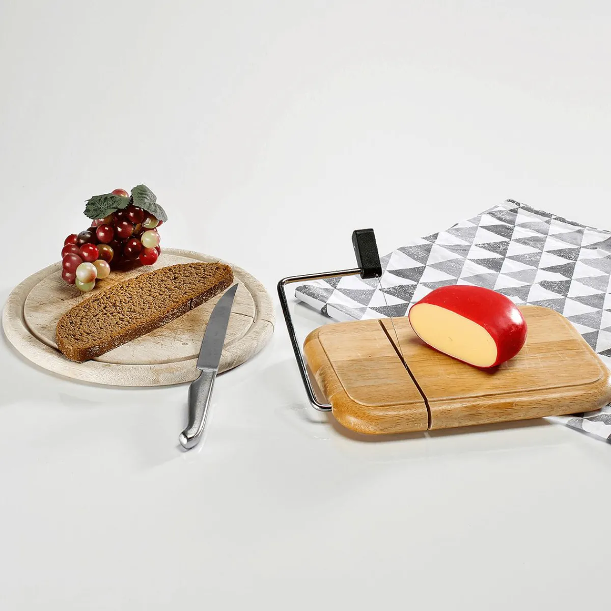Sale DecoWoerner Mini-Käse, Babybel - Lebensmittel-Attrappe 10 Cm rot