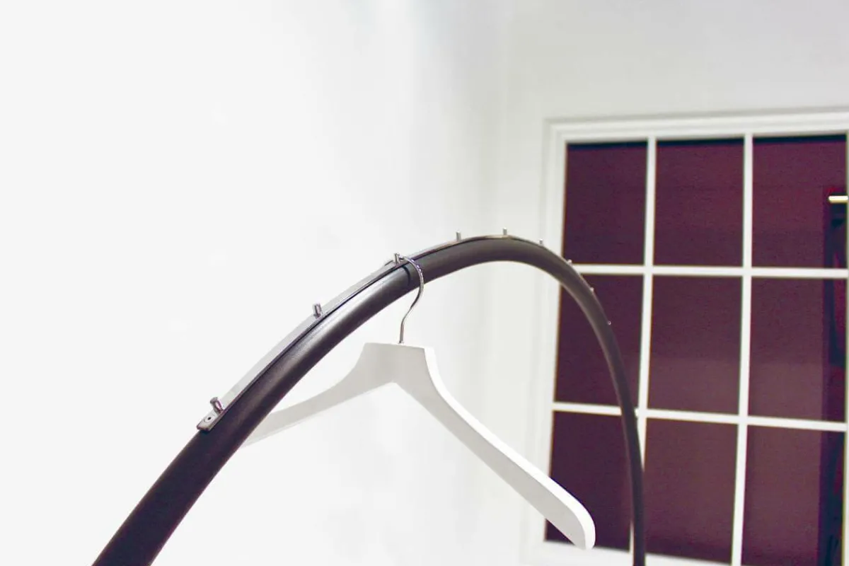 Outlet DecoWoerner Mittelraum- Konfektionsständer Swing 160 Cm Ø, schwarz