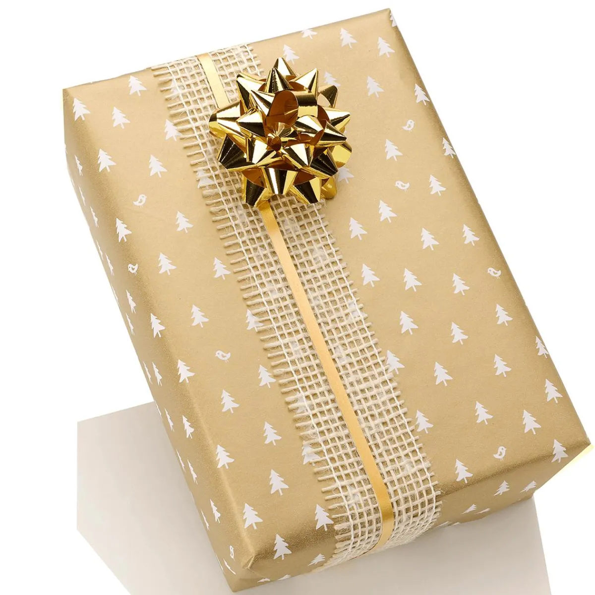 DecoWoerner Nachhaltiges, enes Weihnachts-Geschenkpapier Mit Weißen Tannenbäumen – 50 M Geschenkpapier-Rolle gold