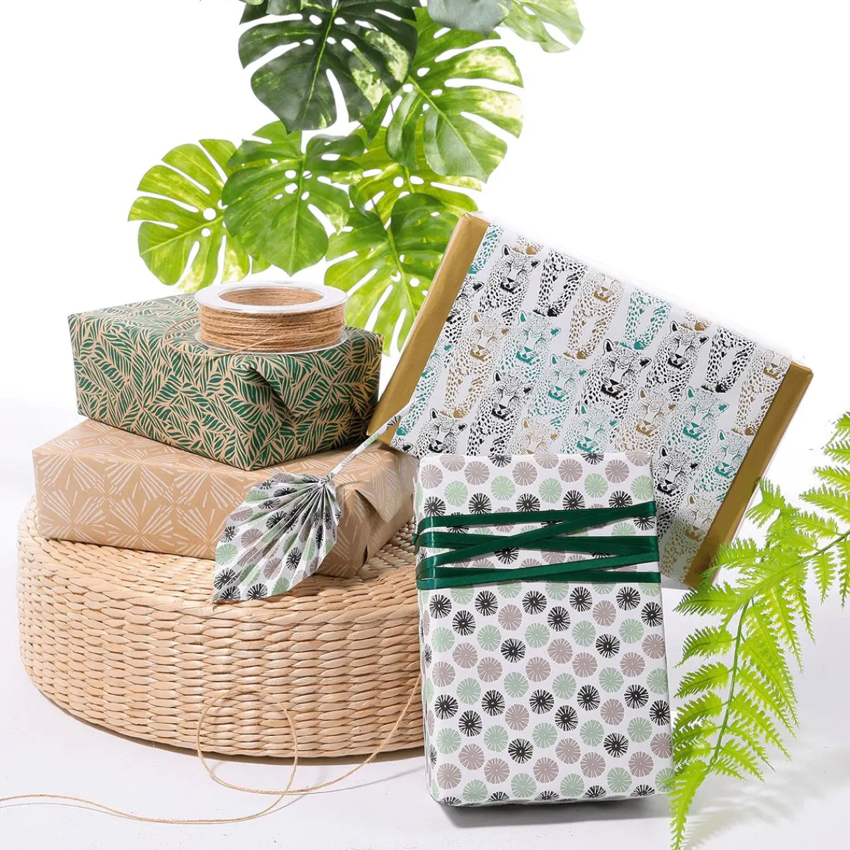 Sale DecoWoerner Recyceltes Kraftpapier Mit Weißen, Geometrischen Mustern – 50 M Geschenkpapier-Rolle braun