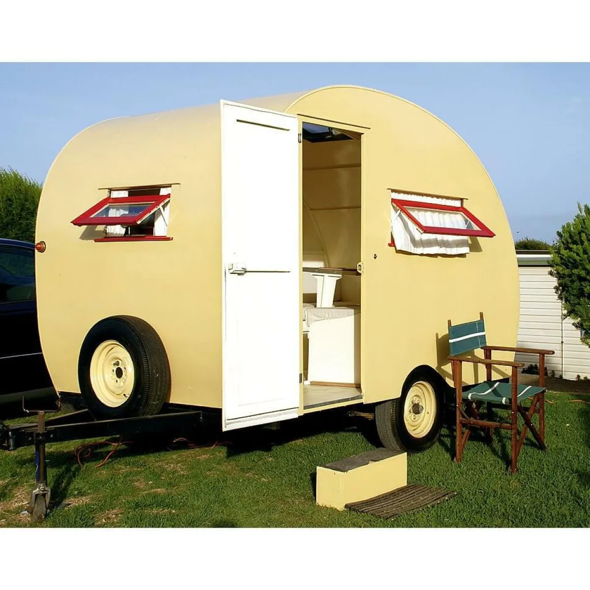 New DecoWoerner XXL-Planenbanner "er Retro-Wohnwagen" Aus Schwer Entflammbarer LKW-Plane 250 X 330 Cm gelb